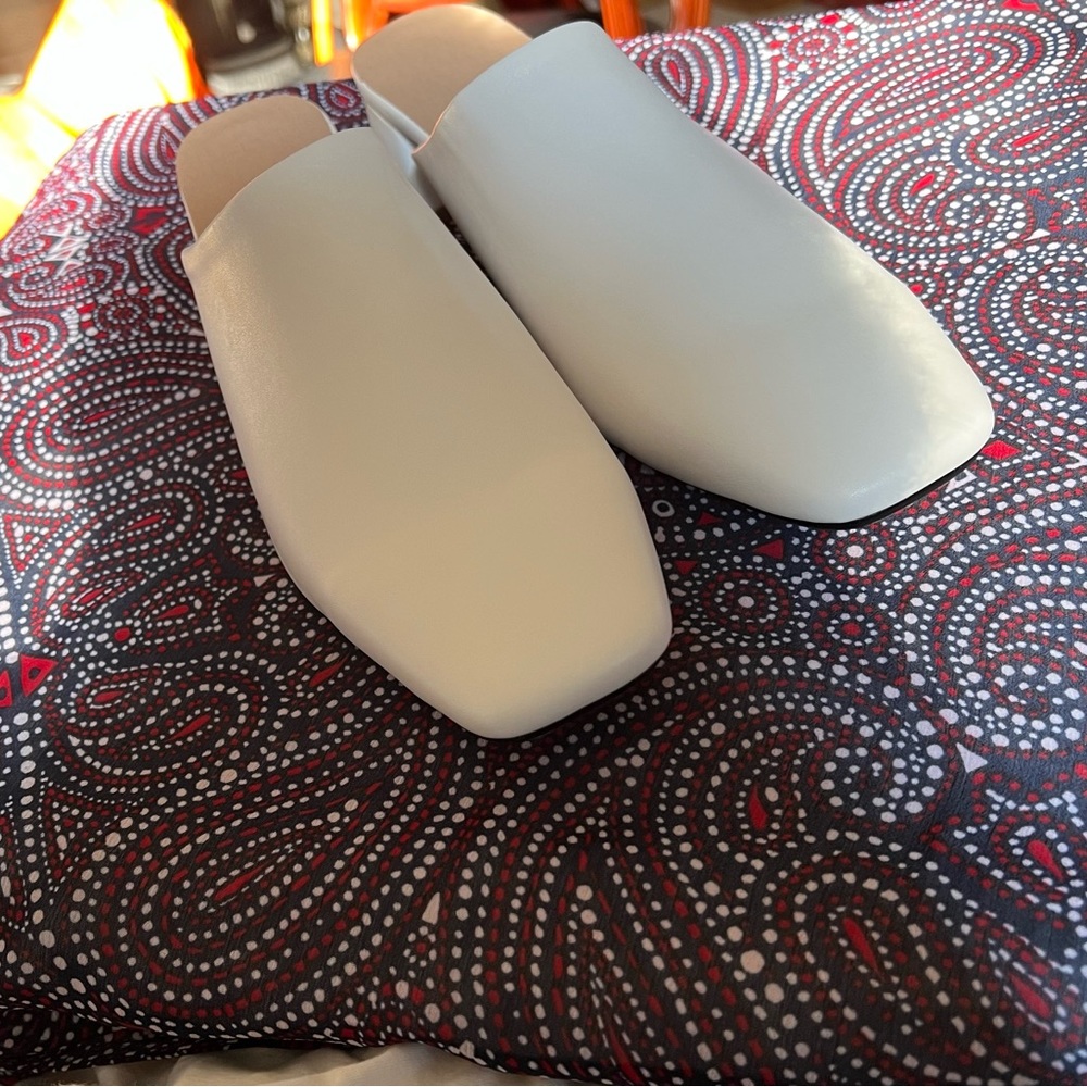 New mule heels 1.75” Temu brand. Beautiful shoe white perfect office/casual wear